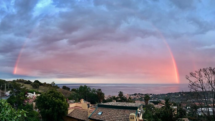 Aci Castello ( CT ) :  Uno splendido arcobaleno!