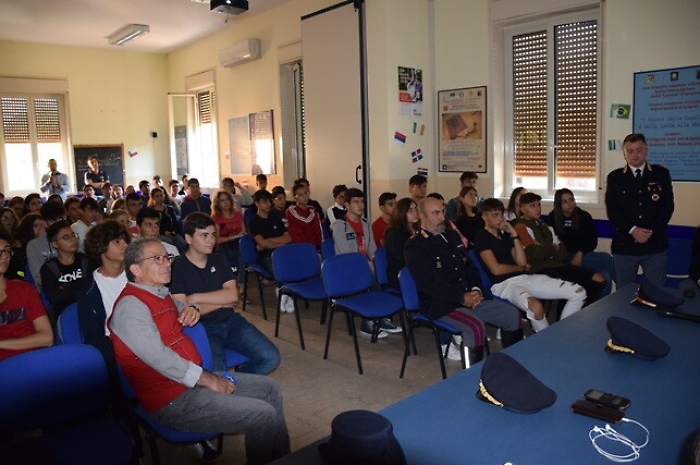 Agrigento: la Polizia di Stato incontra i ragazzi del liceo Leonardo