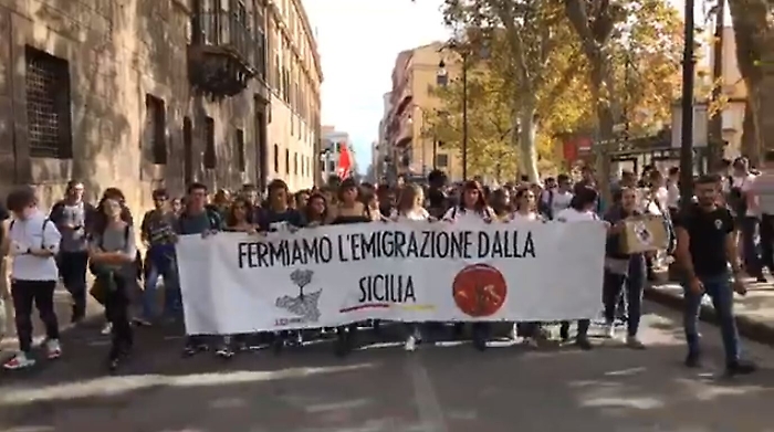 Si resti arrinesci, la marcia dei giovani siciliani contro la fuga dall'Isola