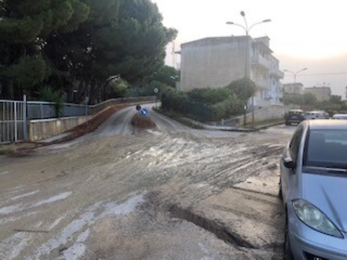 Via Beato Matteo invasa dal fango