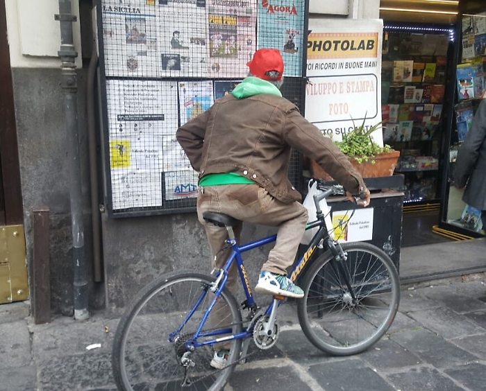 Catania: il fascino dei giornali e l&rsquo;abitudine al passaggio in edicola