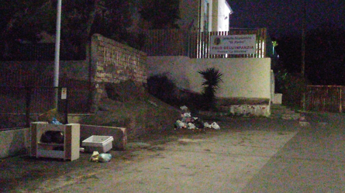 Catania: discarica abusiva vicino la scuola materna