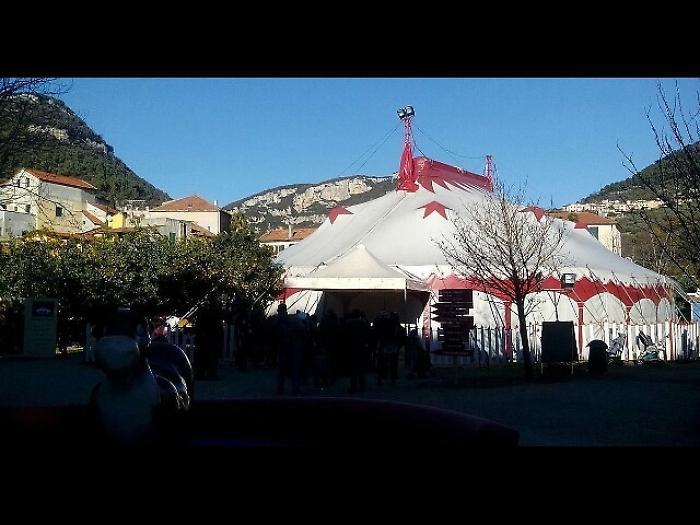 Circo distrutto da tromba d'aria