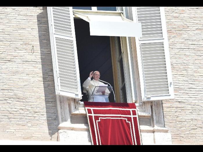 Papa: basta tratta, &egrave; piaga aberrante