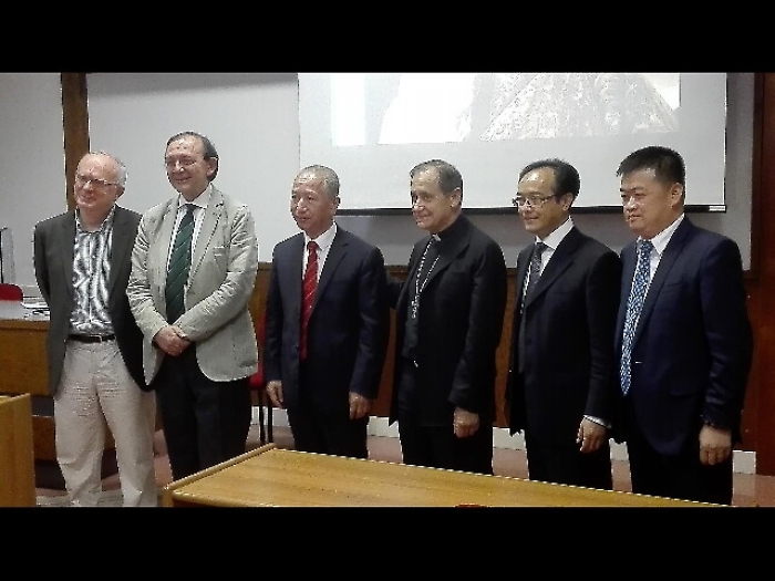 Cina-S.Sede: tele d'autore donate a Papa