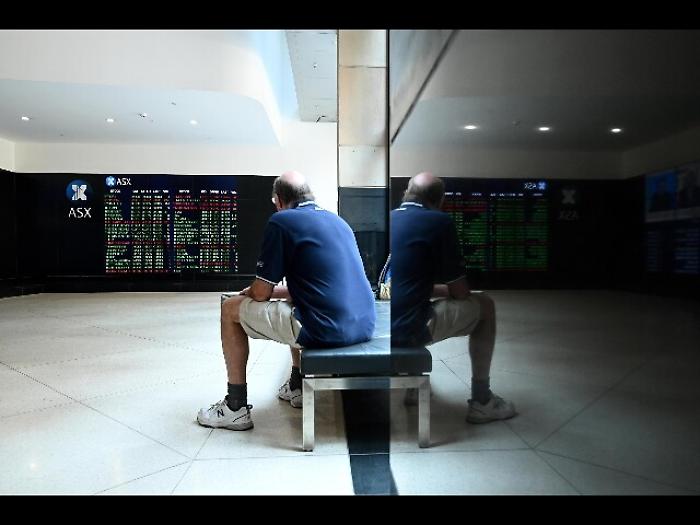 Borsa: Hong Kong debole, apre a -0,44%