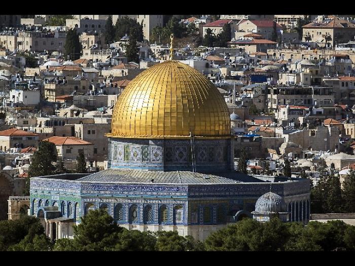 Gerusalemme: camion su soldati, 4 morti