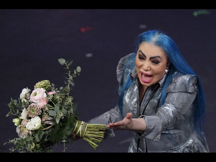 Tutti in piedi. Loredana Bert&egrave;, "vi amo"