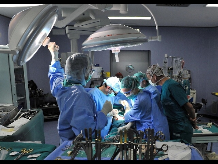 Primo impianto permanente mano robotica