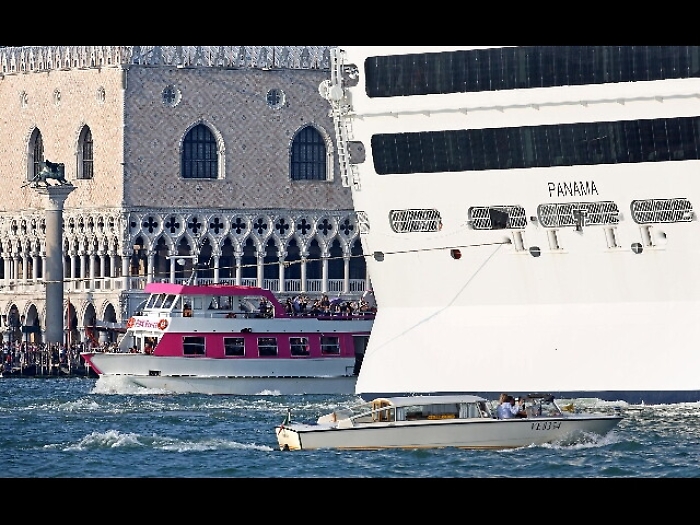Venezia, tassa di accesso da 6 a 10 euro