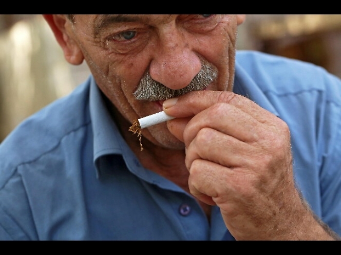 Hawaii, fumo vietato ai minori 100 anni