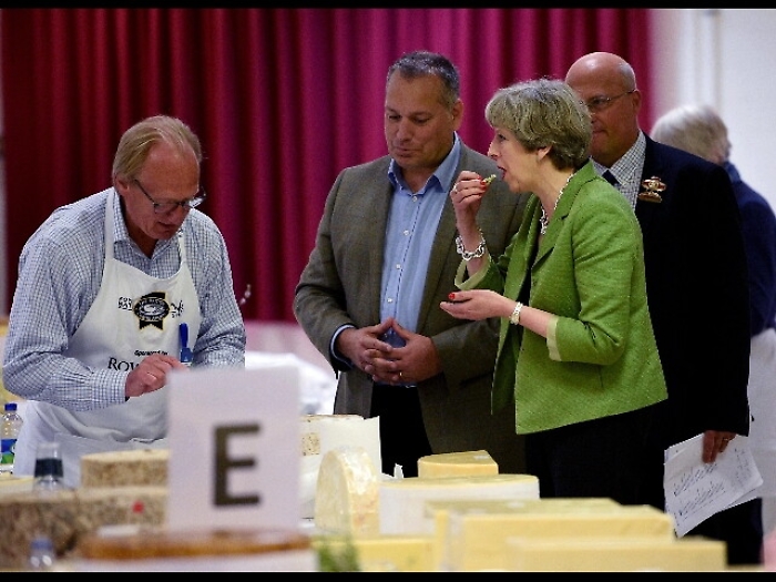 Dov'&egrave; Theresa May? L'ironia del web