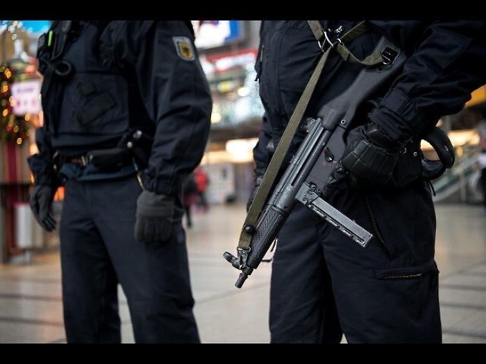 Germania: spara in discoteca, due morti