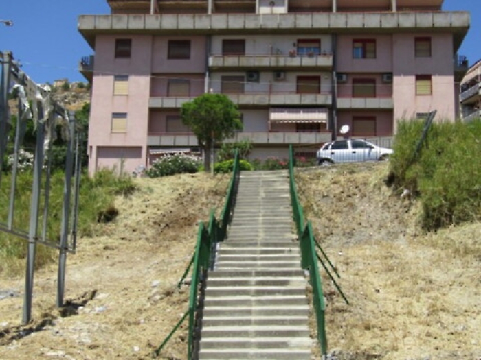 Via il degrado pu&ograve; diventare scala d&rsquo;autore