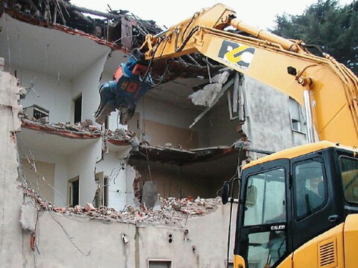 Cos&igrave; la Regione salva i sindaci che non ordinano demolizioni