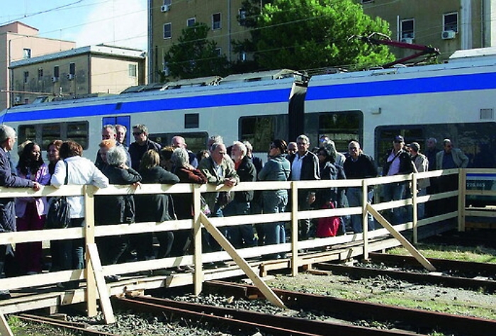 Festa dei Morti, la Regione salva il servizio treni per il cimitero