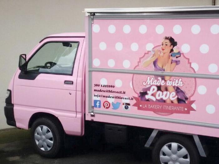 &laquo;Da oggi lavor&ograve; in piena legalit&agrave;&raquo;, a Catania arriva il s&igrave; alla dolceria ambulante