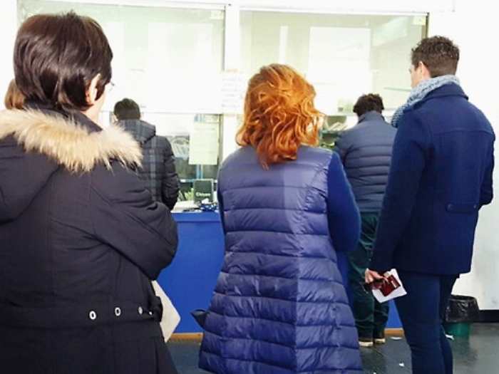 Siracusa, l'incubo delle cartoline gialle