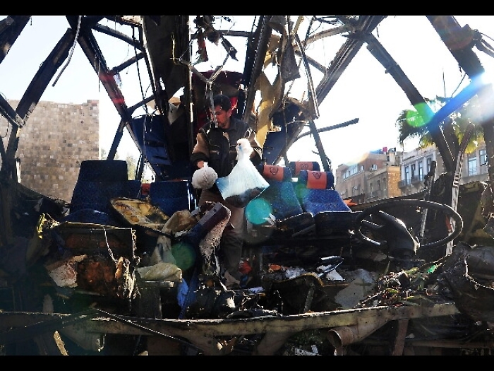 Siria: raid su folla mercato, 12 morti