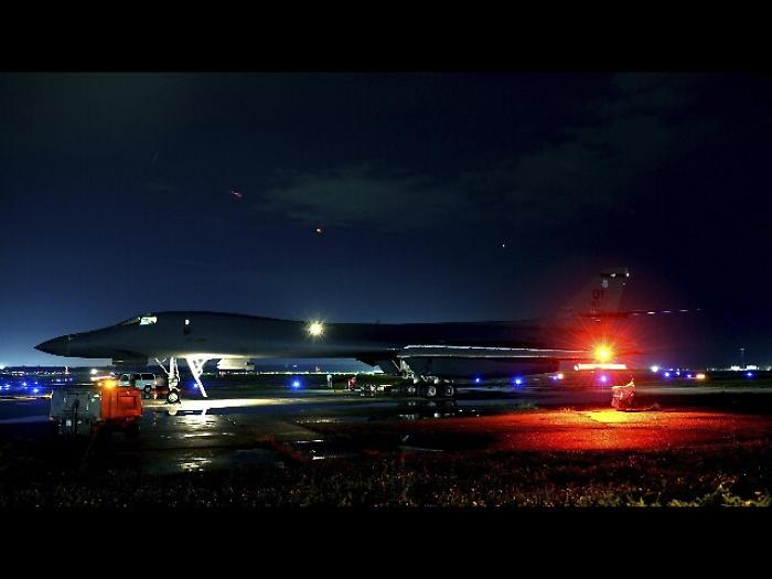 Bombardieri Usa sorvolano penisola Corea