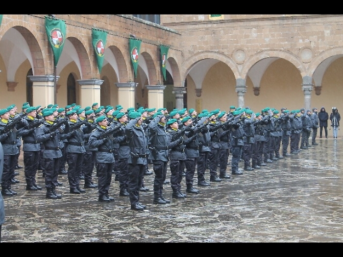 Arriva prima donna basco verde della gdf