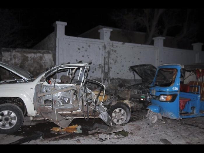 Somalia: autobomba Mogadiscio, 5 morti