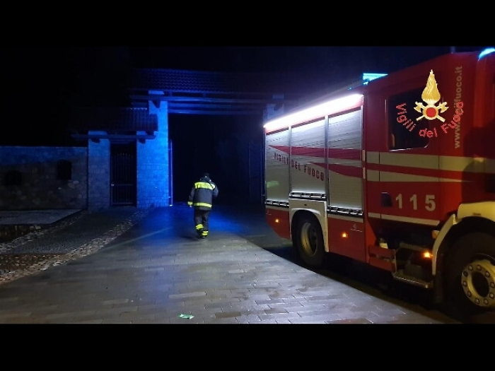 Piena fiume, evacuata famiglia Calabria