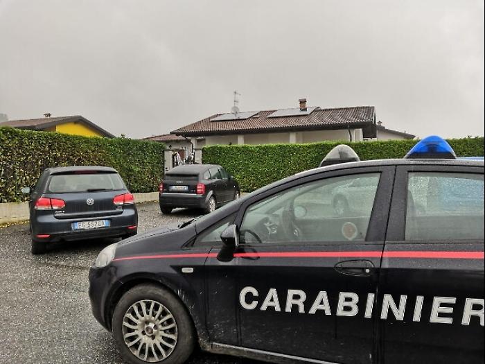 12enne solo in casa sventa colpo