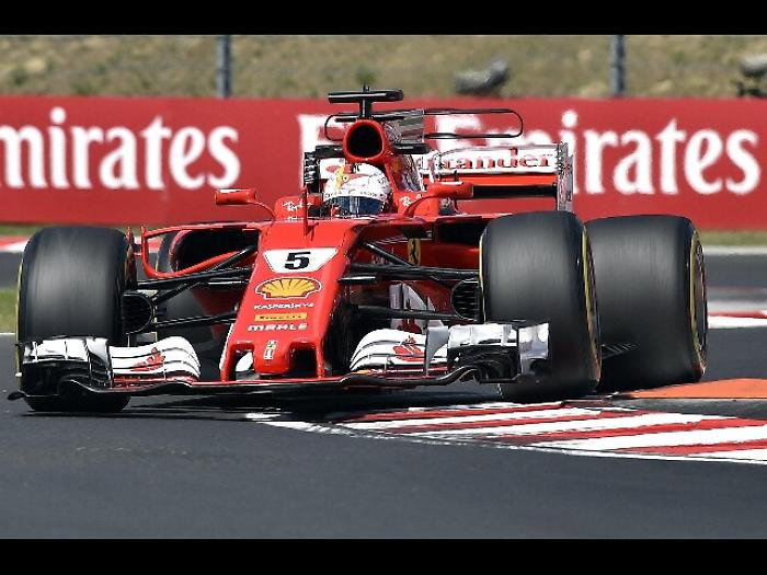 F1:Ferrari subito davanti,poi safety-car