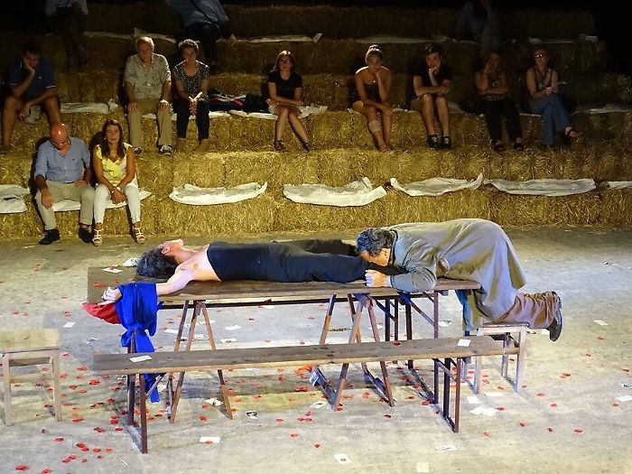 Teatro di Paglia Catania - Discorso su noi italiani