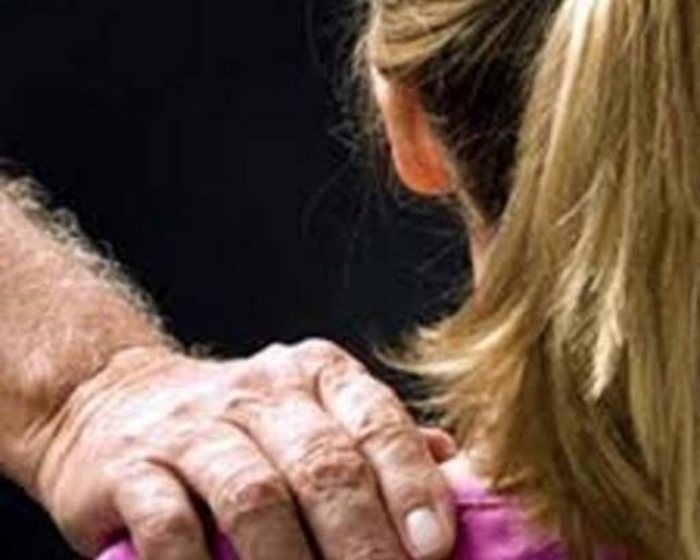 Abusava in chiesa di 13enne: arrestato nel Ragusano