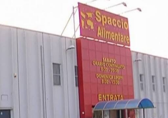 Adrano: chiuso anche il 3° spaccio alimentare, 35 i licenziamenti