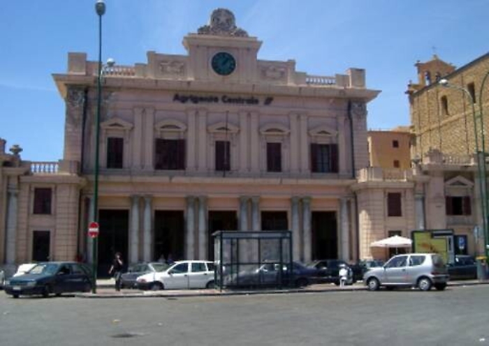 Ferrovie: Agrigento, da tempo, tagliata fuori dai viaggi a lunga percorrenza. Il sindaco alza la voce