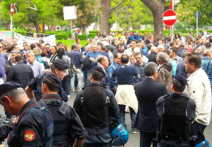 Ars, bocciato l&rsquo;emendamento per i Forestali continua protesta operai in tutta la Sicilia