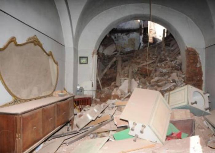 Catania, crolla una palazzina disabitata: nessun ferito