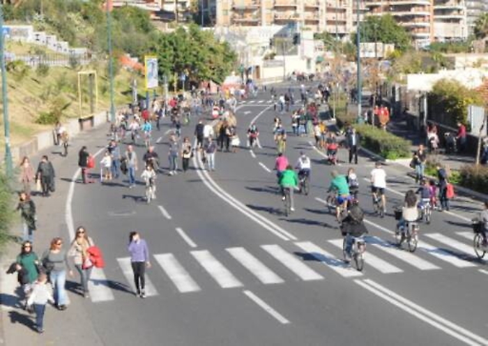 Catania, domenica bimbi in bici sul “lungomare liberato”