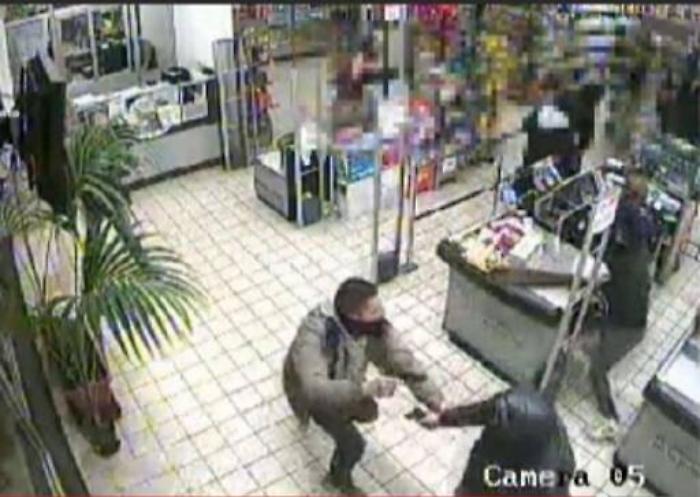 Catania, rapinano supermarket ma dentro ci sono i poliziotti