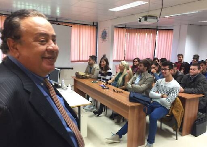 Come si dice medico in romeno? Mirellu Così a Enna la Dunarea sfida il ministero