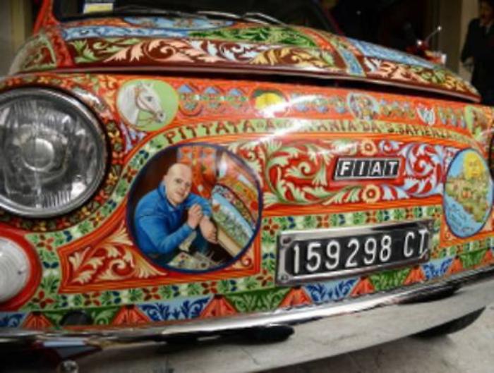 Dal carretto siciliano alla 500 &ldquo;folk&rdquo;: nell&rsquo;arte di Salvatore Sapienza tutti i colori dell&rsquo;Isola