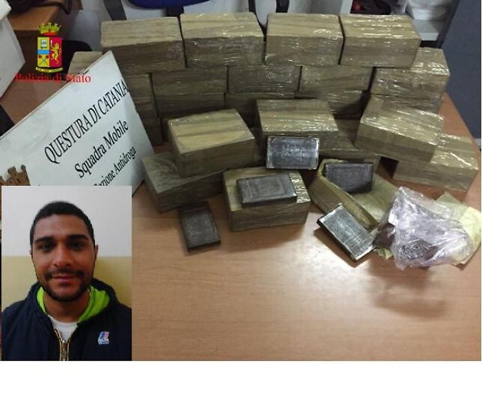 Catania, in auto con 28 chili di hashish: arrestato pregiudicato