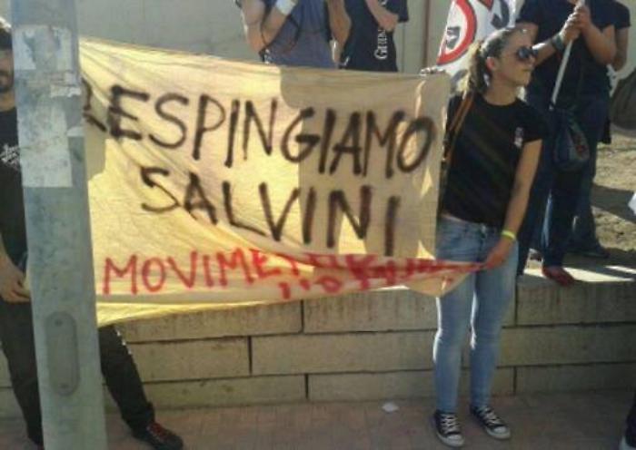 Gela, cori da stadio dei No Muos contro il leghista Matteo Salvini