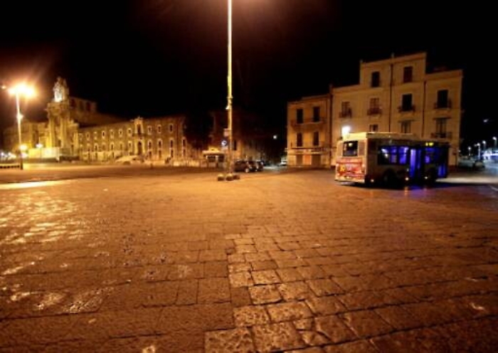 Il Comune proroga il bus Movida Proteste contro piazze parcheggio
