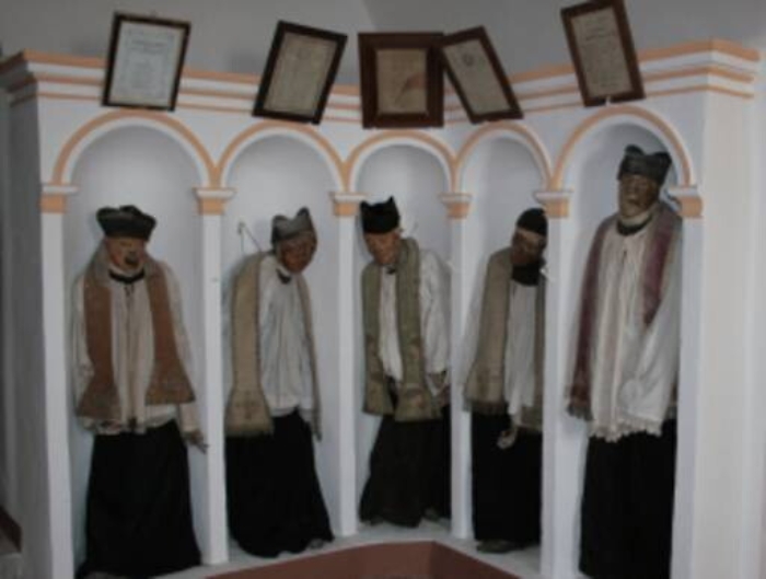 Il National Geographic a Gangi per studiare le mummie dei preti nella “fossa dei parrini”