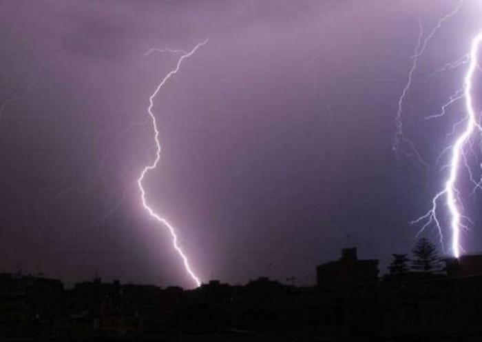 Il clima impazzito in Sicilia In due giorni 10 mila fulmini