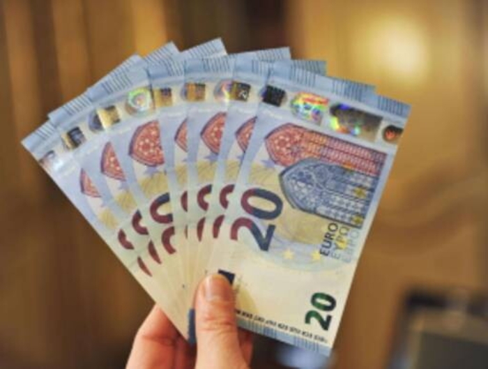 In arrivo la nuova banconota da 20 euro Bce: «Difficile da falsificare»