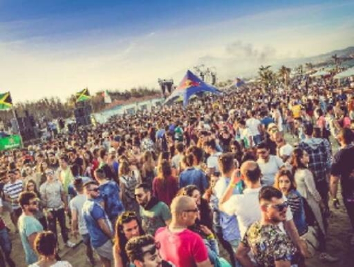 In ventimila alla plaia per il One Day Music Battuti tutti i record di presenze in spiaggia