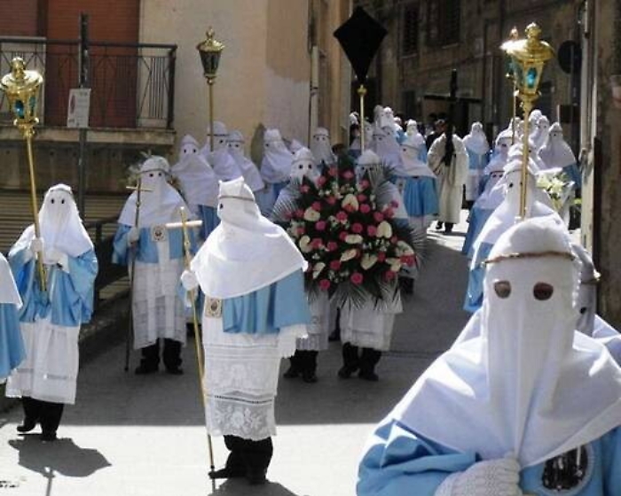 La passione di Enna per la Pasqua tra processioni e confraternite