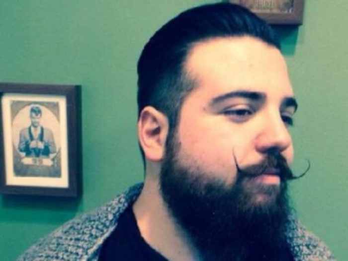 La riscossa degli hipster: se baffi e la barba fanno la differenza