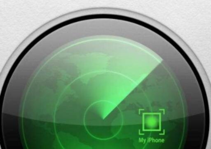 Le rubano l&rsquo;iphone ma con un&rsquo;app  d&agrave; le coordinate alla polizia  che arresta i due giovani ladri
