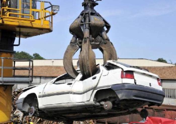 Lercara, schiacciato da auto Muore un meccanico di 43 anni